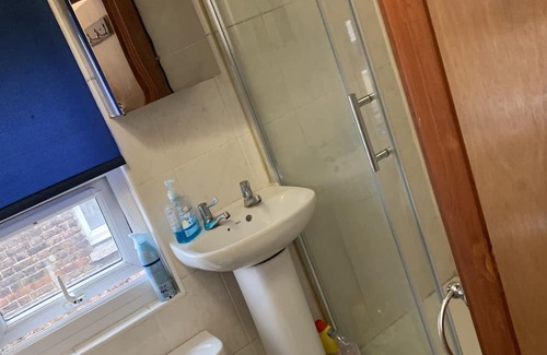 Edmonton Apartment | Cozy studio flat with separated bathroom in London