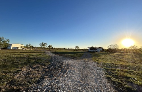 Lockhart RV Rental | Campsite 20 min to Austin/Kyle/SanMarcos/COTA!