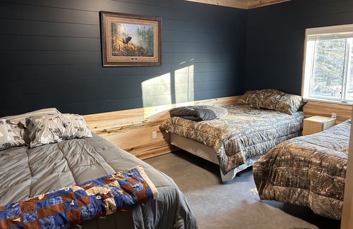 Williams Cabin | Large cabin with all new construction near Lake of the Woods.