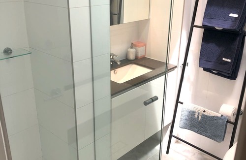 Camperdown House | Camperdown Terrace - Home2Home Executive Accommodation