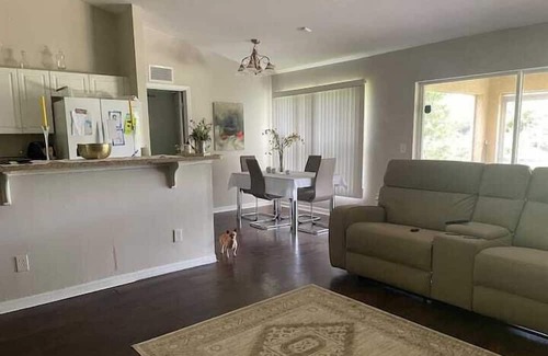 Sunshine Apartment | 4 Bedroom 831377 by Houzlet