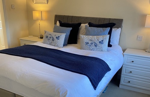 Toddington Cottage | Village location. Cottage. 40 minutes from London. Bedfordshire. Sleeps 4-6.