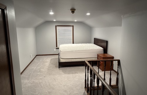 Allen Park House | Nice bungalow in quiet Allen Park neighborhood near airports/Downtown Detroit
