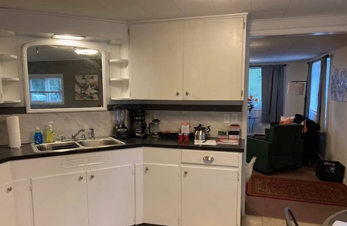 Aberdeen Condo | Cosmopolis. Forest Hill 2 BR Get-Away.