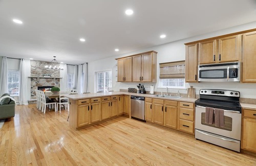Locust Lake Village House | Luxurious Pocono Mountain Getaway