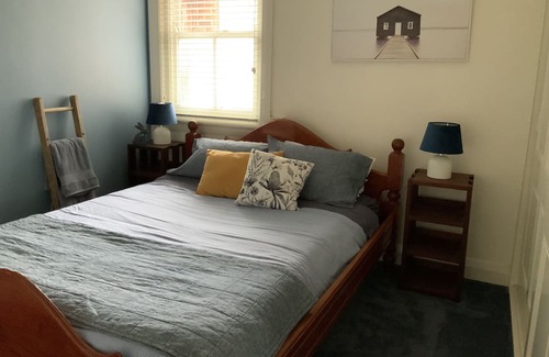Crookwell House | Home away from home, 3 bedroom house, one block from Main Street