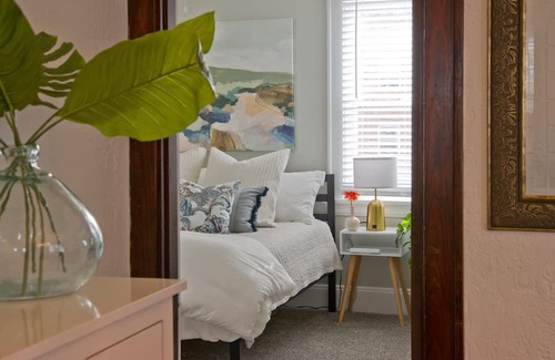 Oakley Apartment | Fresh and Fun Atlantic #2 Sleeps 4