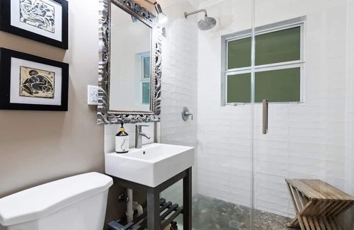 Tarpon River House | Fort Lauderdale home, minutes from Las Olas and beach, pet/family friendly