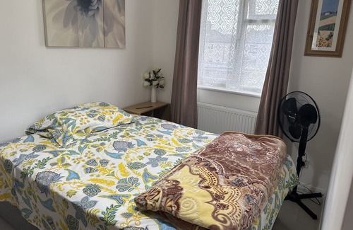 Tilbury House | Beautiful 3 bedroom house in Tilbury ,close to Amazon LCY2. Ideal for Amazonians