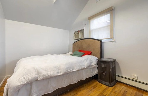 East Bronx Apartment | 🅱🅾🅾🅺 🅽🅾🆆 1BR Private Beach + Patio