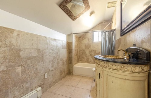 East Bronx Apartment | 🅱🅾🅾🅺 🅽🅾🆆 1BR Private Beach + Patio