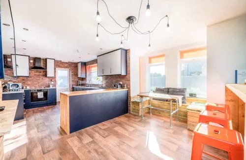 Grimsby House | Guest Homes | Newport House