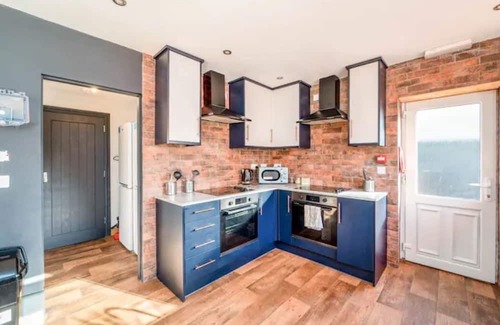 Grimsby House | Guest Homes | Newport House