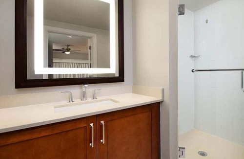 Central Beach Resort | Marriott's BeachPlace Towers - 2 Bedroom Villa