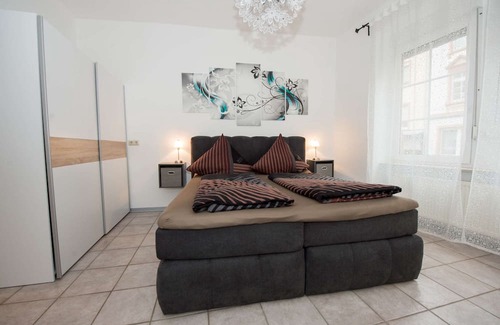 Zell Apartment | Apartment 'Stephansberg' with Private Terrace and Wi-Fi
