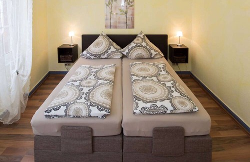 Zell Apartment | Apartment 'Nussberg' with Balcony and Wi-Fi