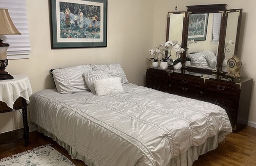 Decaturville House | Cheery, cozy, spa-restful home, near state parks