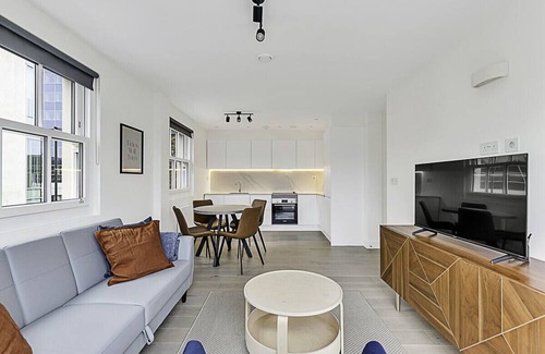 Turnham Green Apartment | Chiswick Gem: 2 Bedroom Flat
