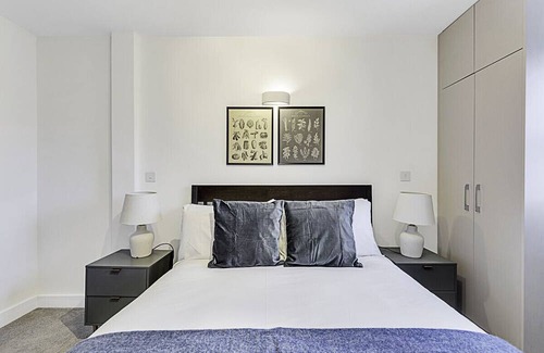 Turnham Green Apartment | Chiswick Gem: 2 Bedroom Flat