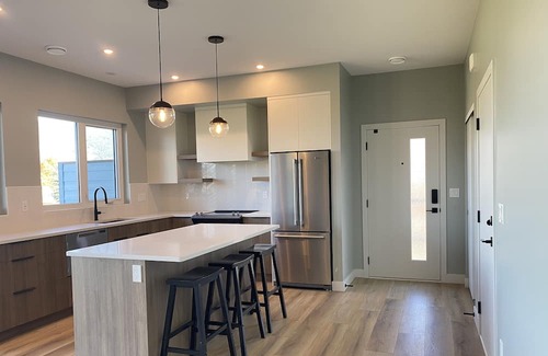 Vernon House | Middleton Main floor suite on Park