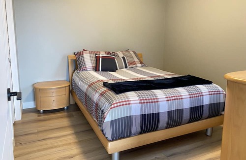 Vernon House | Middleton Main floor suite on Park