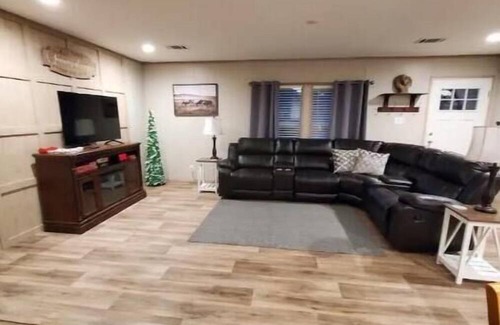 Silver Springs Cabin | 3 Bedroom 2 bath 3 stall Pole barn cabin in the Ocala National Forest