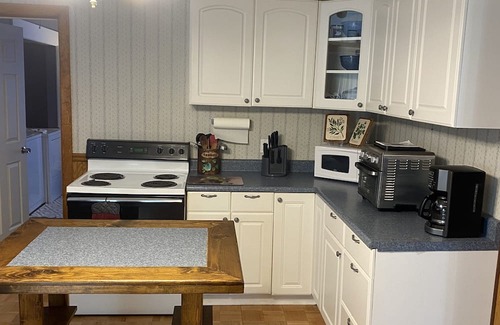 Blue Jay House | Conveniently located off I-64, in the heart of the New River Gorge National Park