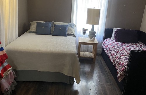 Blue Jay House | Conveniently located off I-64, in the heart of the New River Gorge National Park