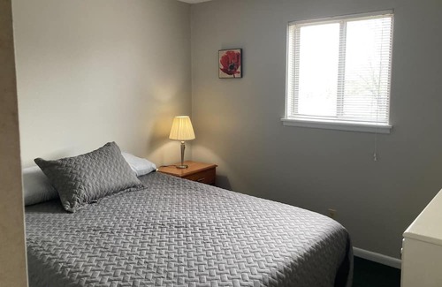 Peoria Condo | 2 bedroom condo in secure building with pool.