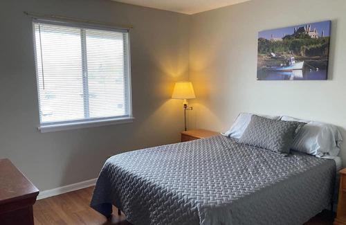 Peoria Condo | 2 bedroom condo in secure building with pool.