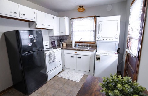 Owensboro Apartment | Carter Road Gem!