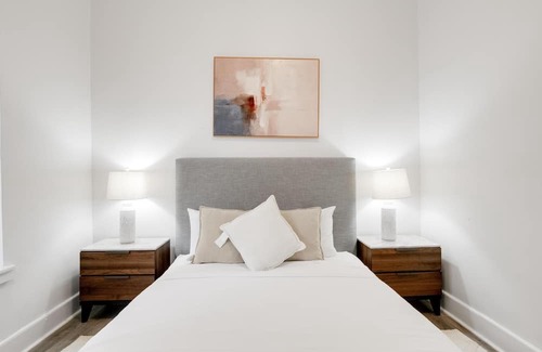 Brooklyn House | Exclusive Brooklyn Gem: Your Stylish Haven