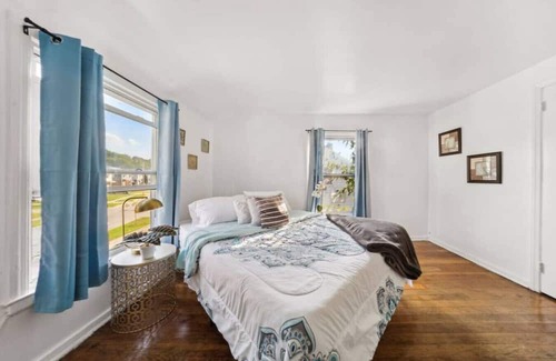 Euclid House | Euclid and Babbit Road 3 b 2 b