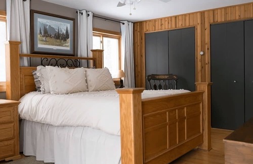 LaPorte Cabin | Unique Northwoods retreat located on 10 acres close to Leech Lake.