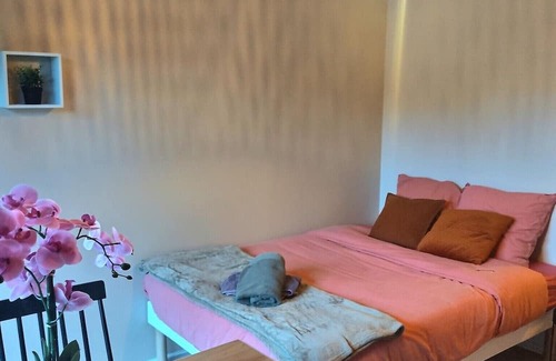 Evreux Apartment | Appart Bourg 13, Calme, Jardin Privé, Wifi Gratuit et Proche Toutes Commodités