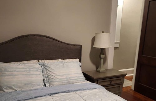 Richmond Apartment | Recently remodeled Apartment central location