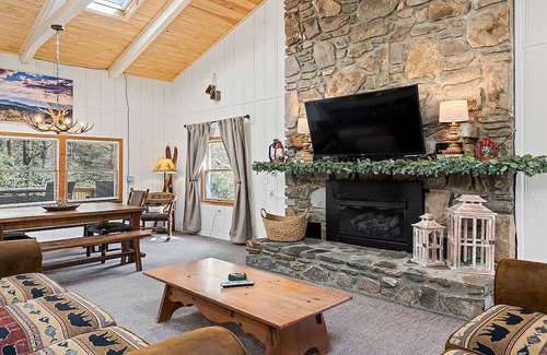 Maggie Valley Cabin | Cozy Creekside Retreat!