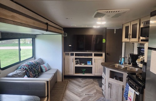 Burnet House | Cozy RV just outside of town