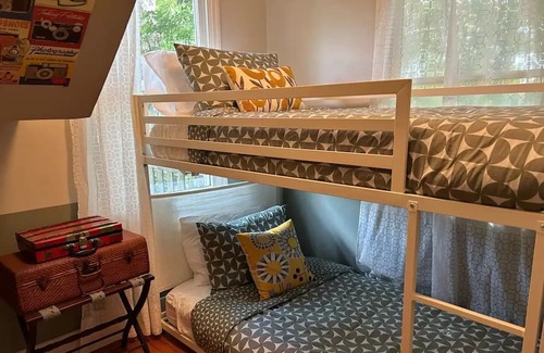 Candler Park Cottage | Retrofun Cottage in Candler Park