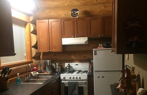 Sunshine Valley Cabin | Welcome to Serenity! A cozy log cabin in a beautiful area to relax & recharge.