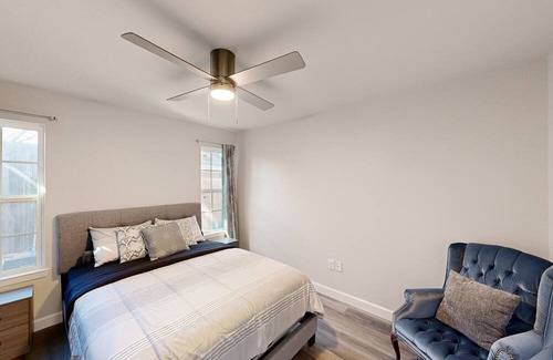 Denton Apartment | Modern guesthouse with great location near downtown