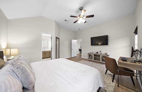 Tomball House | Tomball Tranquility: 3BR/2BA Gem!