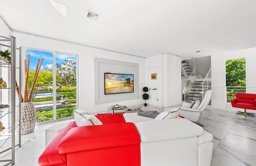 Downtown Fort Lauderdale Villa | Modern Home w/ Roof Deck & Pool