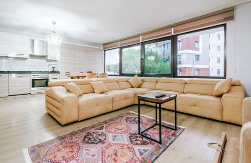 Pendik Apartment | Bright Flat, 9 Min to IstMarina