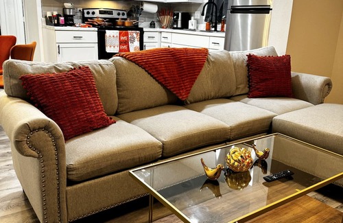 Jefferson House | Tangerine Dream - 1BR King Suite