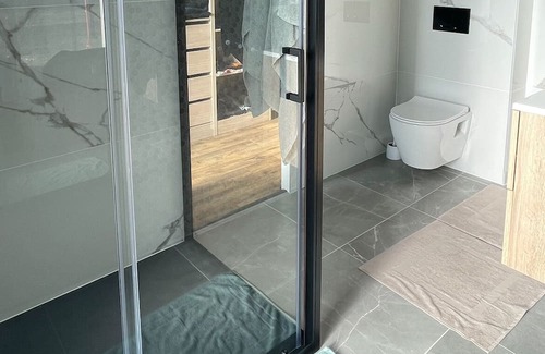 Azur House | Azuria ,maison Climatisée Avec Jardin et Terrasse Couverte 6-8 Personnes