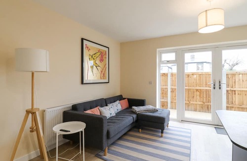 Walton on the Naze Cottage | 21A SAVILLE ROAD, romantic, with a garden in Walton-On-The-Naze