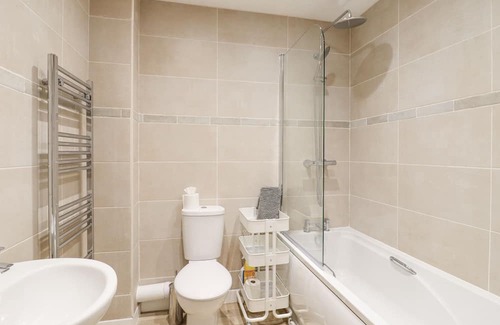 Walton on the Naze Cottage | 21A SAVILLE ROAD, romantic, with a garden in Walton-On-The-Naze