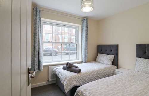 Walton on the Naze Cottage | 21A SAVILLE ROAD, romantic, with a garden in Walton-On-The-Naze