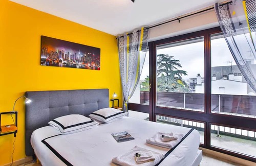 Annemasse Apartment | Apartment 'Empire New York Signature' with Mountain View, Balcony and Wi-Fi